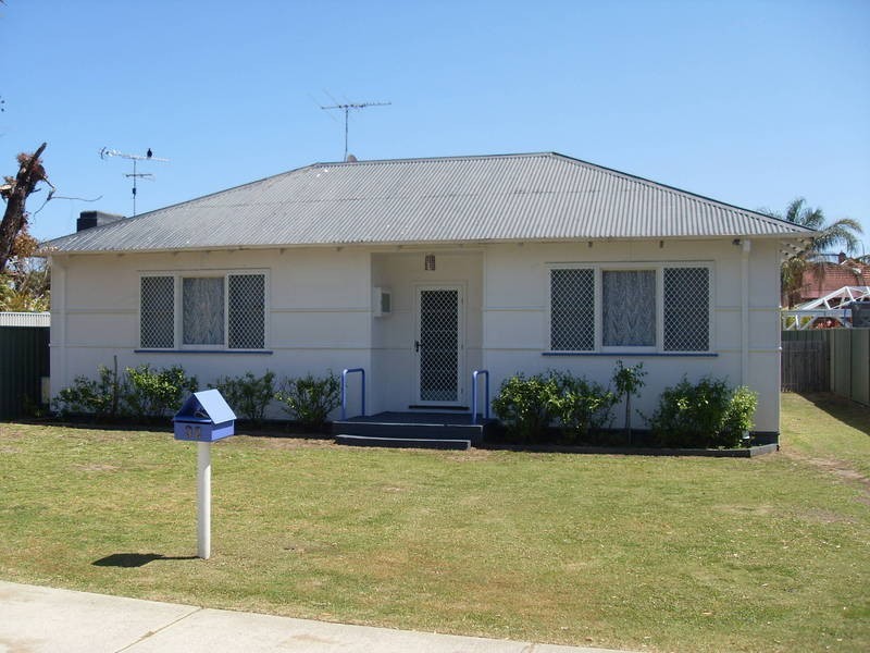 32 Thorpe Street, Rockingham WA 6168