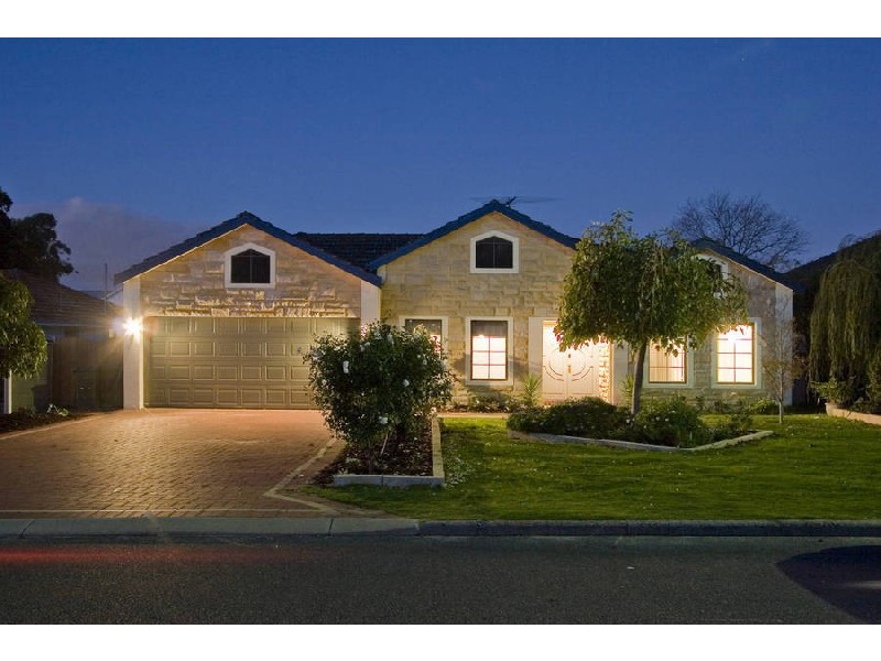 18 Latham Street, Alfred Cove WA 6154