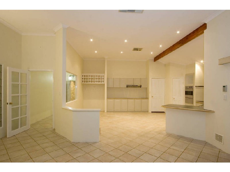 18 Latham Street, Alfred Cove WA 6154