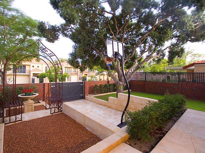 1 Macleod Street, Applecross WA 6153