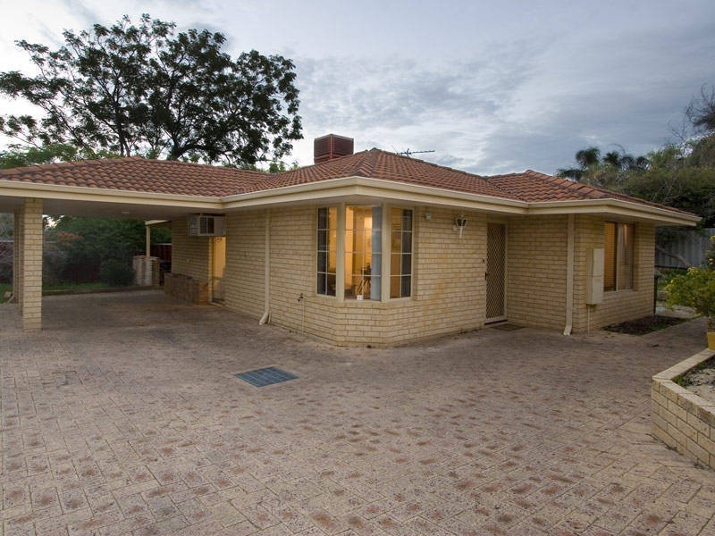 2 Woodley Crescent, Melville WA 6156