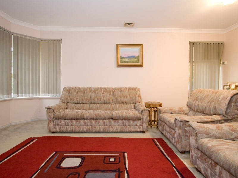 2 Woodley Crescent, Melville WA 6156