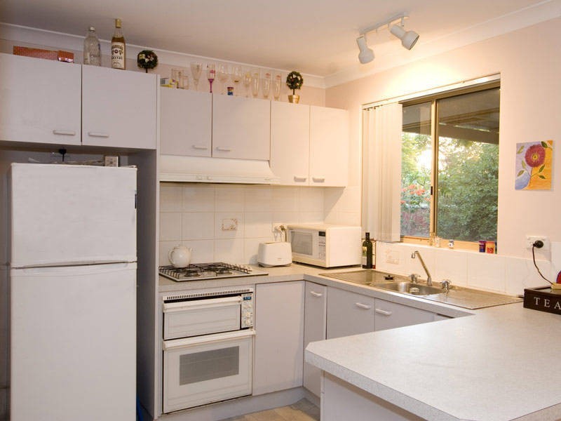 2 Woodley Crescent, Melville WA 6156
