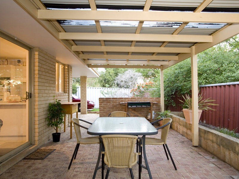 2 Woodley Crescent, Melville WA 6156