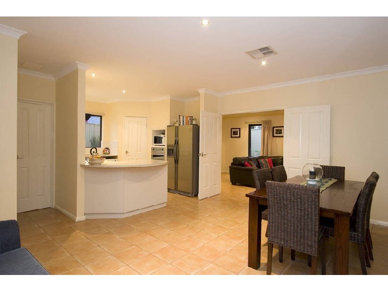 18a Gwelup St, Karrinyup WA 6018