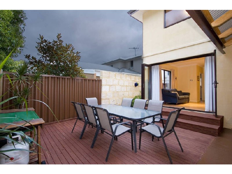 18a Gwelup St, Karrinyup WA 6018