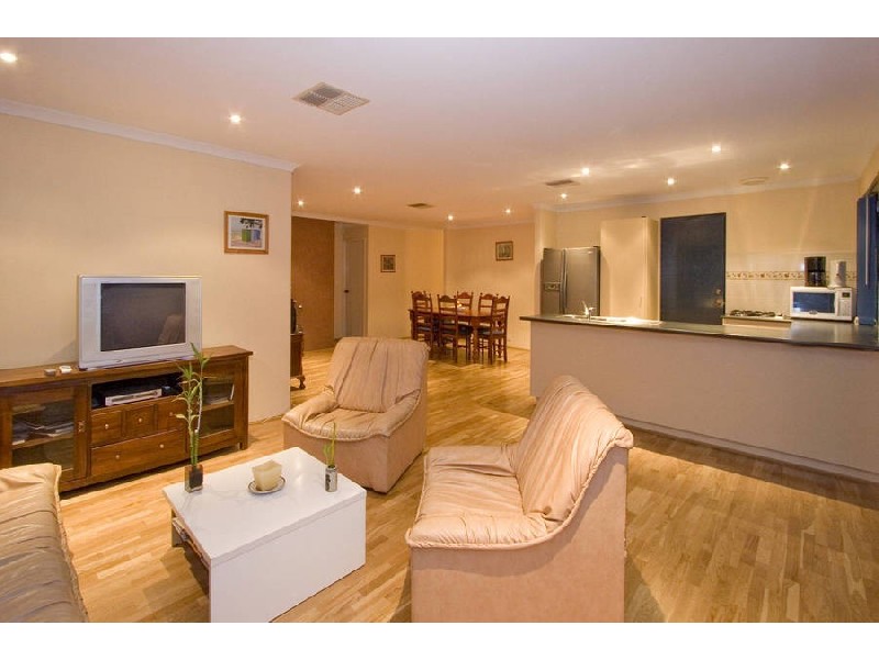 2 Chapman Road, St James WA 6102