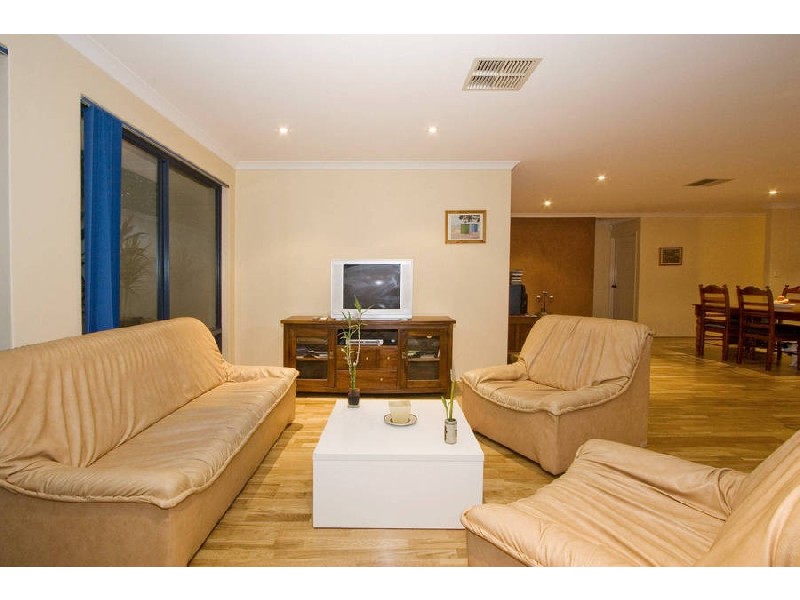 2 Chapman Road, St James WA 6102