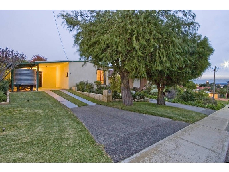11 Tanunda Road, Coogee WA 6166