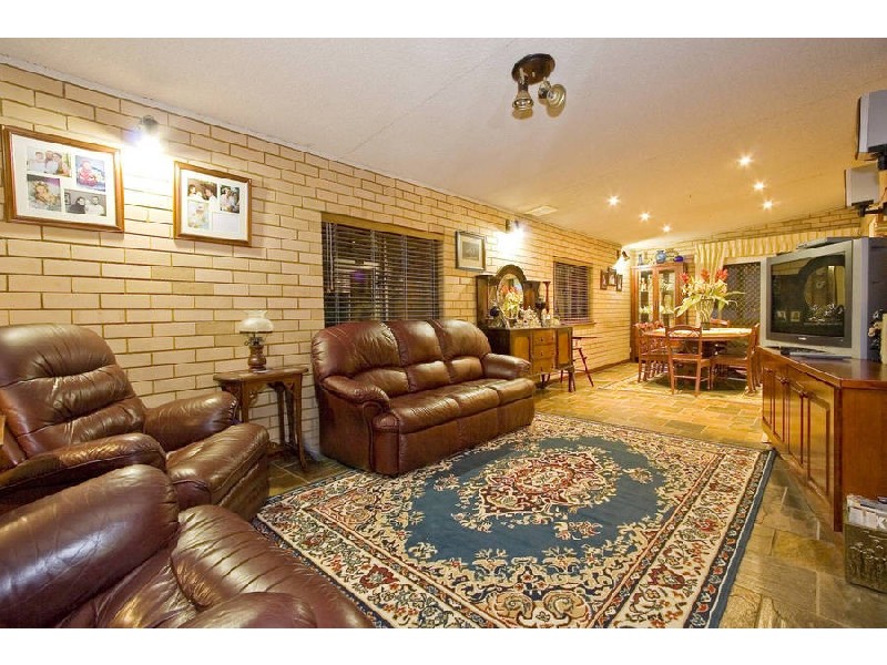 11 Tanunda Road, Coogee WA 6166