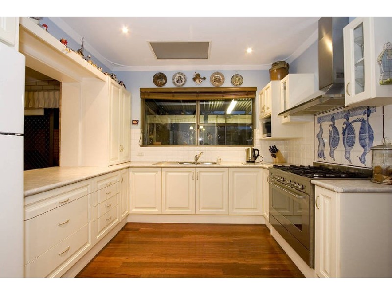 11 Tanunda Road, Coogee WA 6166