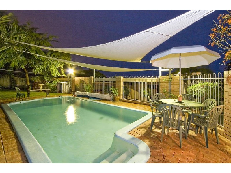11 Tanunda Road, Coogee WA 6166