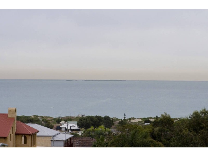 11 Tanunda Road, Coogee WA 6166