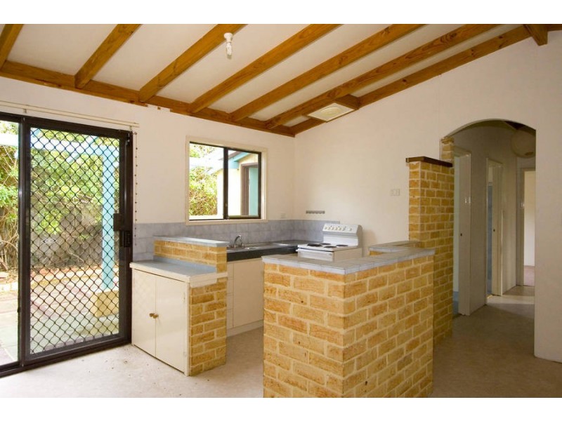 2 Sumpton St, Hilton WA 6163