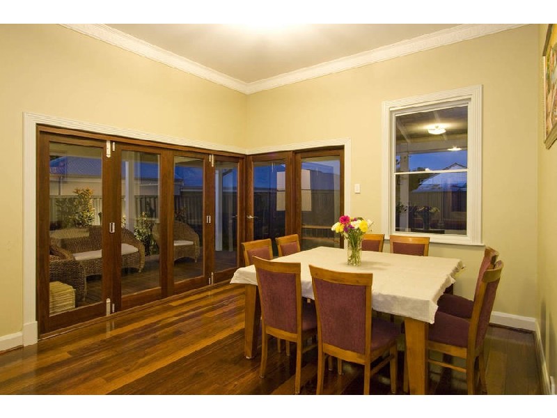 2 Darling St, White Gum Valley WA 6162