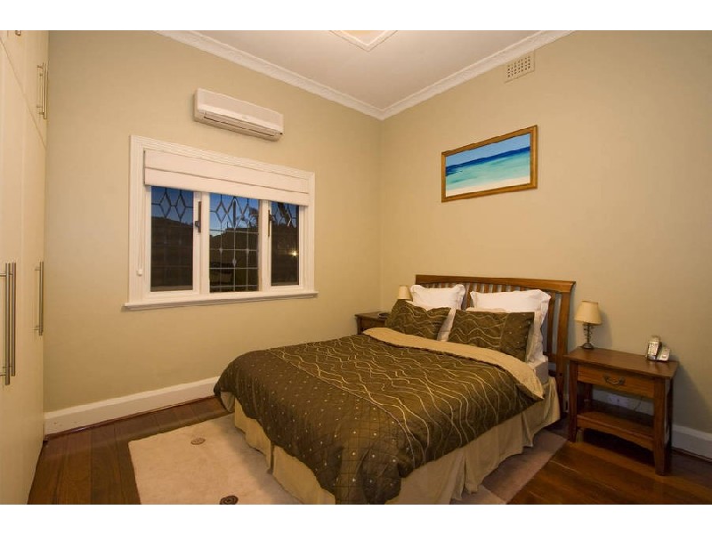 2 Darling St, White Gum Valley WA 6162