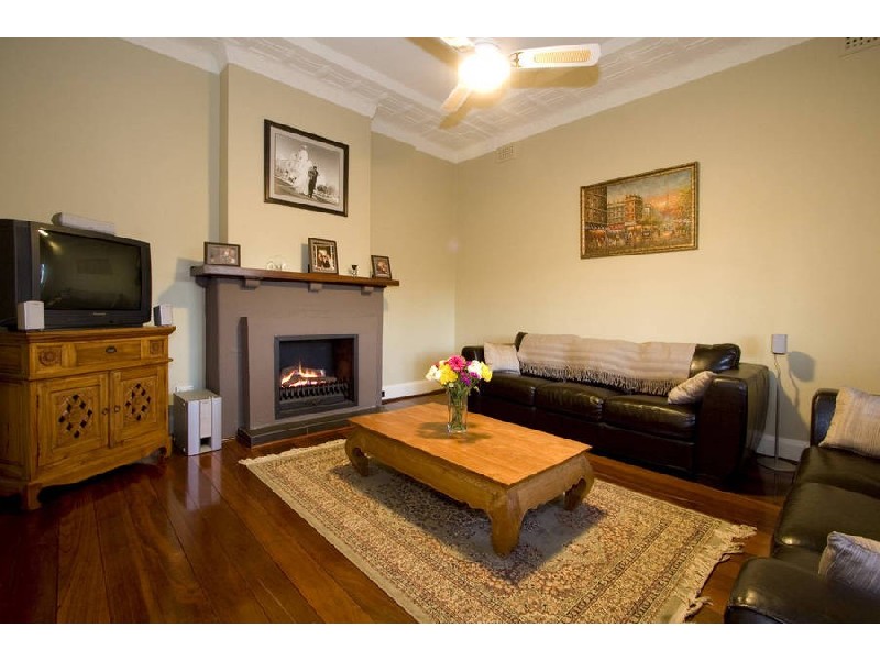 2 Darling St, White Gum Valley WA 6162