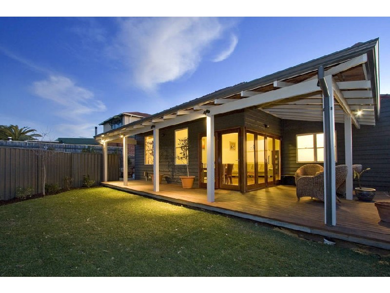 2 Darling St, White Gum Valley WA 6162