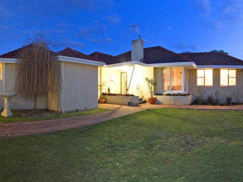 146 Kitchener Rd, Alfred Cove WA 6154