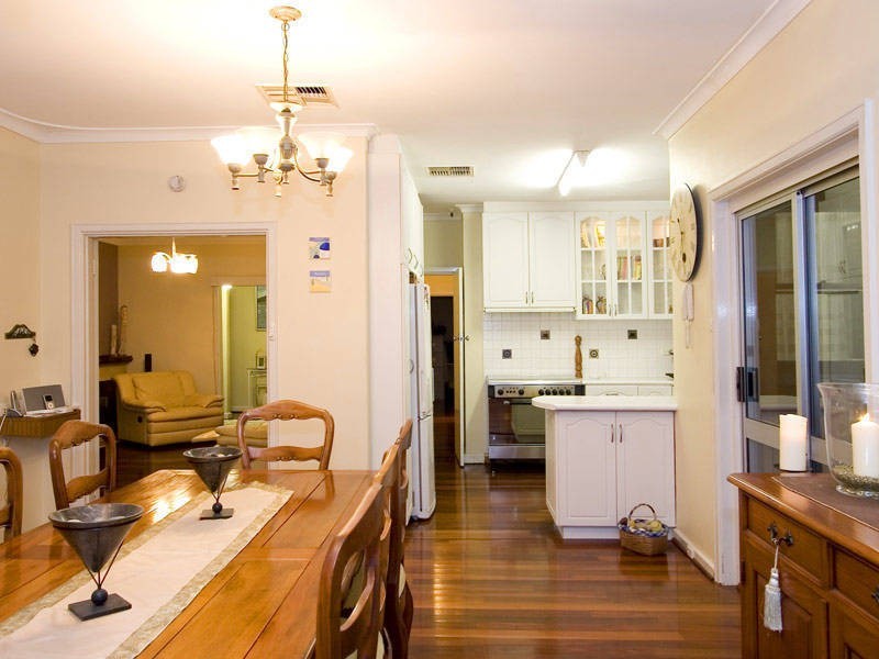 146 Kitchener Rd, Alfred Cove WA 6154
