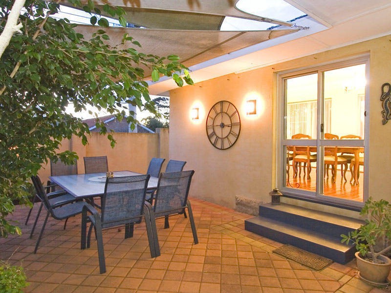 146 Kitchener Rd, Alfred Cove WA 6154