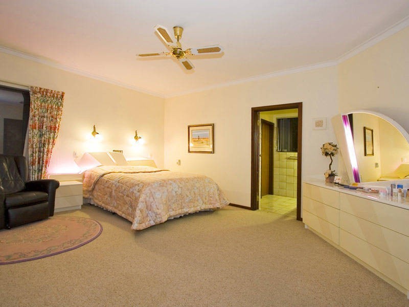 9 Matsen Close, Booragoon WA 6154