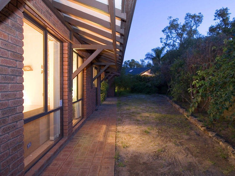9 Matsen Close, Booragoon WA 6154