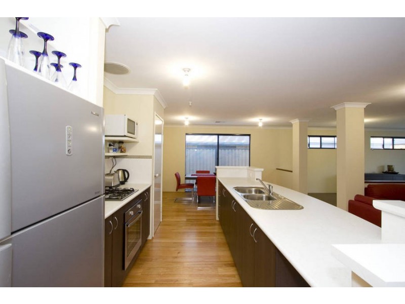 6 Versailles Parkway, Aubin Grove WA 6164