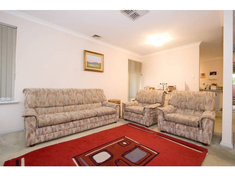 16b Woodley Cres, Melville WA 6156