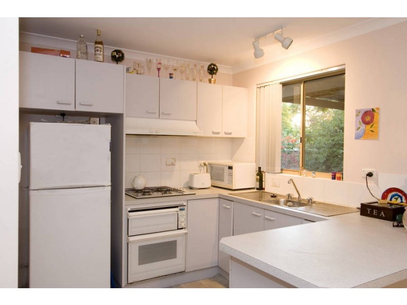 16b Woodley Cres, Melville WA 6156