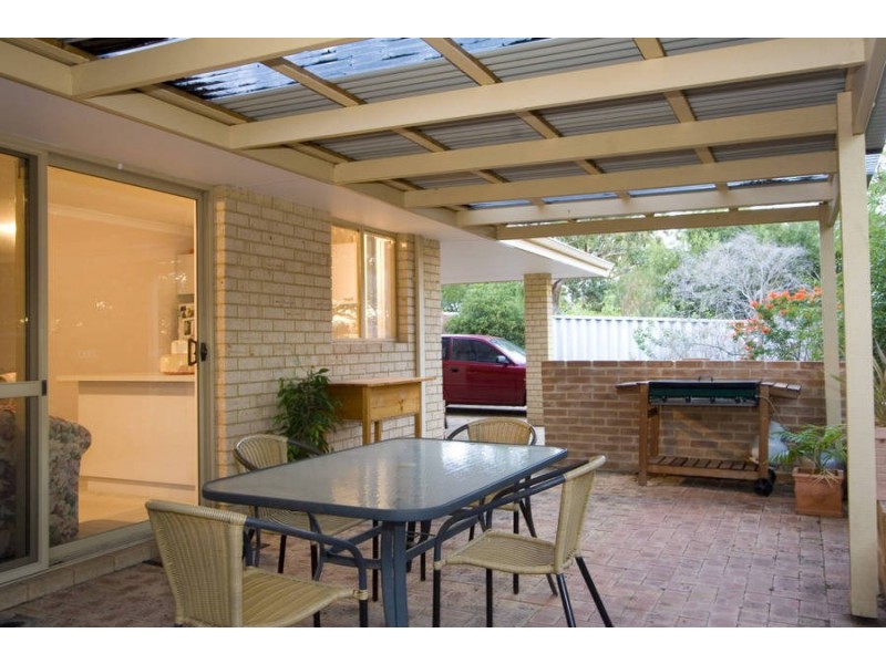 16b Woodley Cres, Melville WA 6156