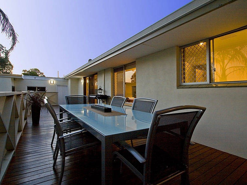 4 Boston Way, Booragoon WA 6154