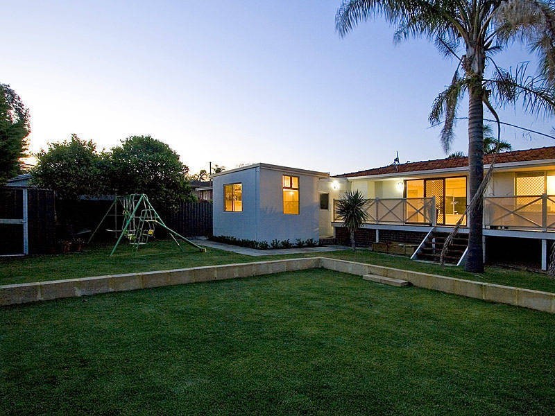 4 Boston Way, Booragoon WA 6154