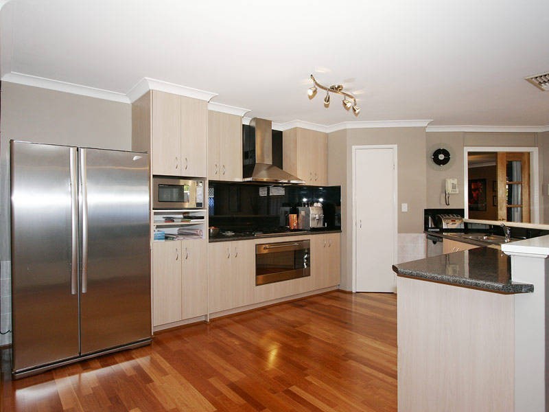 107 Peterborough Circle, North Lake WA 6163