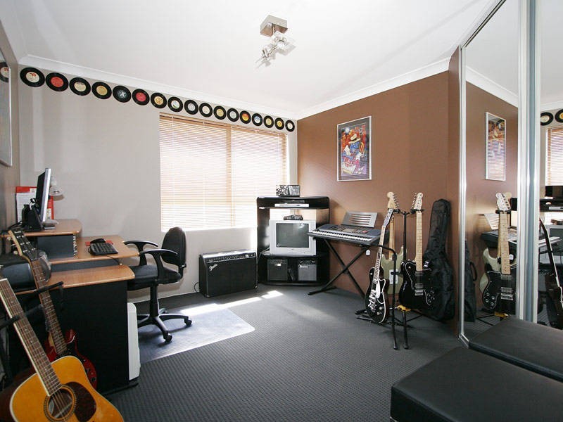 107 Peterborough Circle, North Lake WA 6163