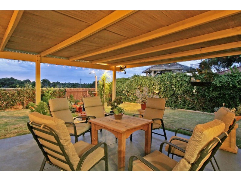 19 Maritime Tce, Coogee WA 6166