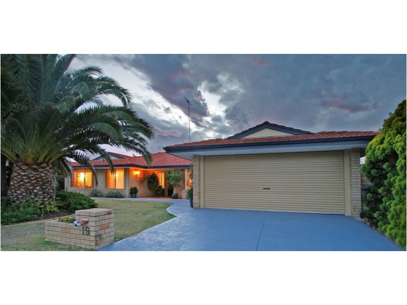 19 Maritime Tce, Coogee WA 6166