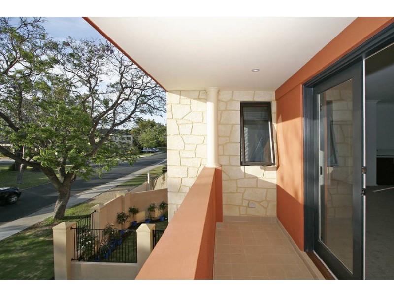22 Macleod Road, Applecross WA 6153