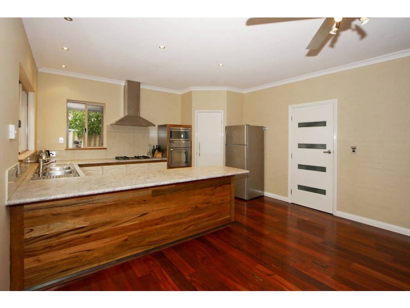 5 Maddox Crescent, Melville WA 6156