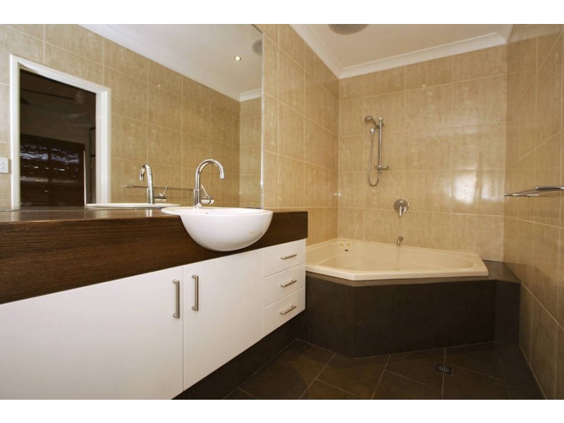 5 Maddox Crescent, Melville WA 6156