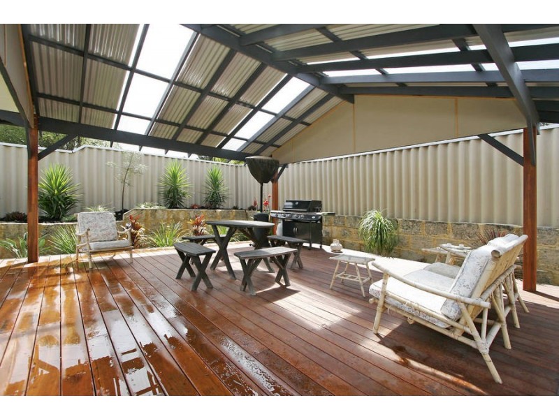 5 Maddox Crescent, Melville WA 6156