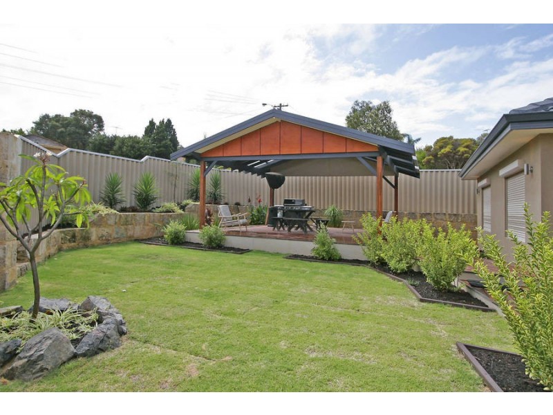 5 Maddox Crescent, Melville WA 6156