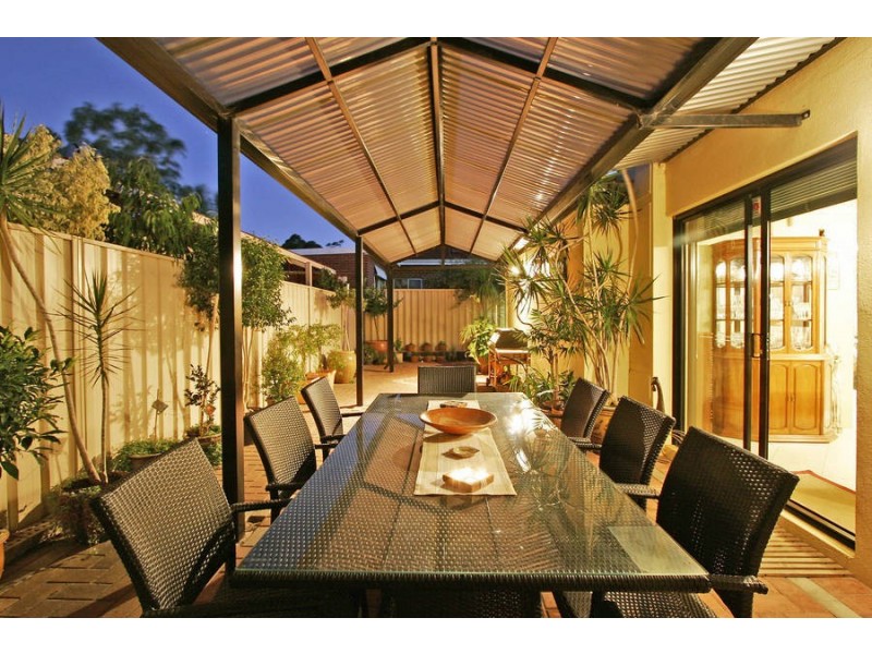 2b Doney St, Alfred Cove WA 6154