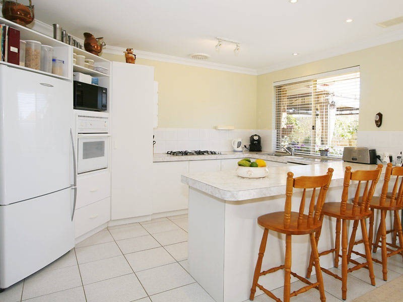 2/185 Kitchener Road, Booragoon WA 6154