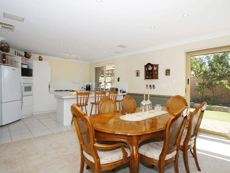 2/185 Kitchener Road, Booragoon WA 6154