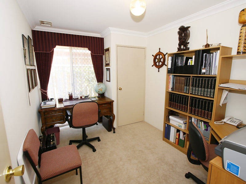 2/185 Kitchener Road, Booragoon WA 6154