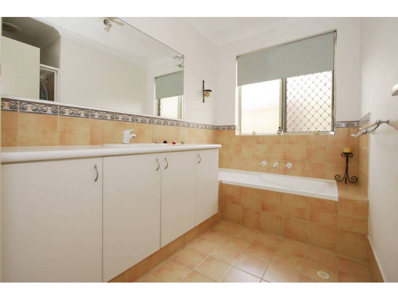 13/33 ( St Pauls Estate ) Paddington Court, Bibra Lake WA 6163