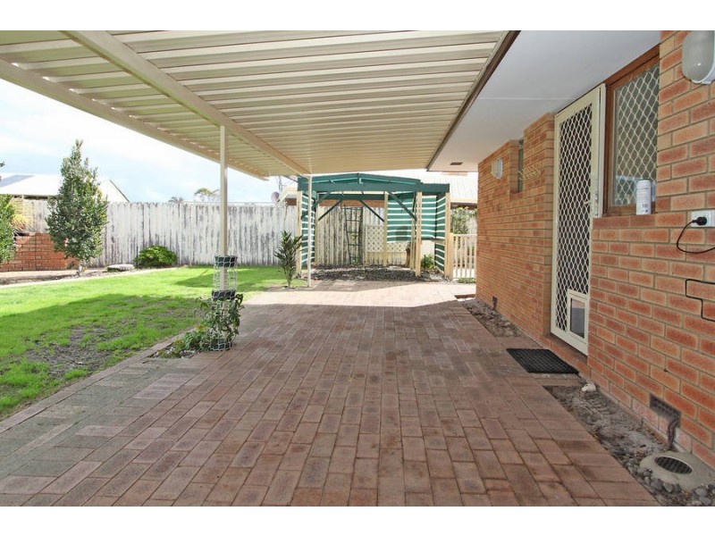 27B Collins Road, Willetton WA 6155