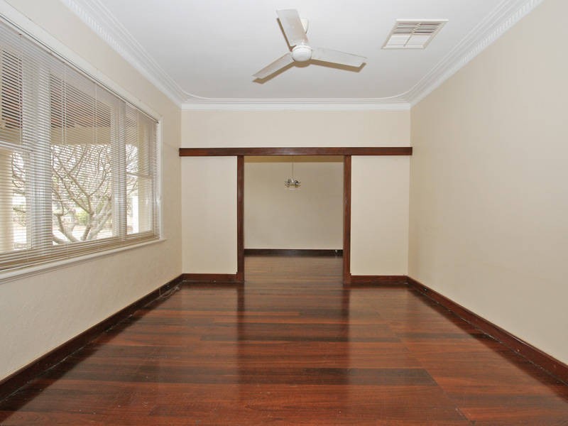 15 Lawlor Rd, Attadale WA 6156