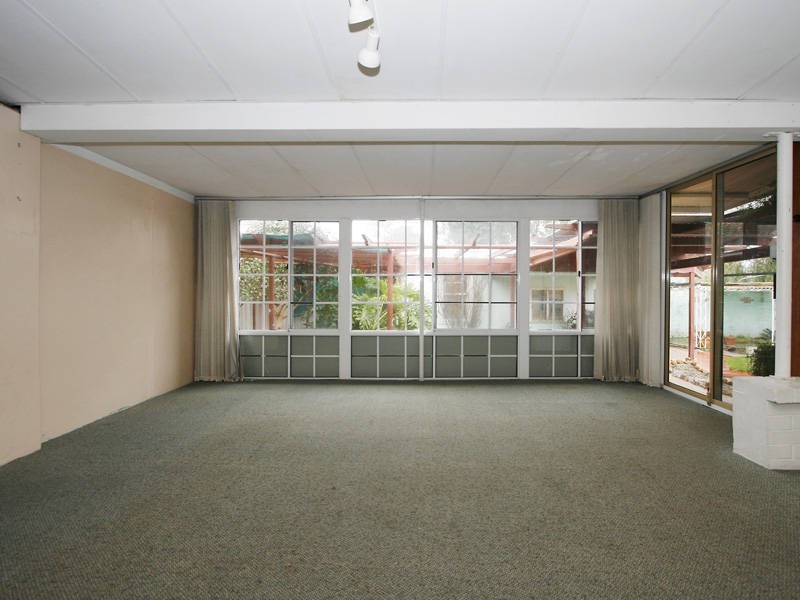 15 Lawlor Rd, Attadale WA 6156